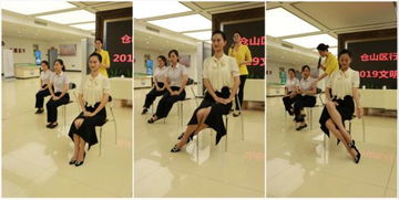 禮儀培訓(xùn)修內(nèi)涵 優(yōu)質(zhì)服務(wù)展形象——倉(cāng)山區(qū)行政服務(wù)中心開(kāi)展文明禮儀大練兵培訓(xùn)會(huì)